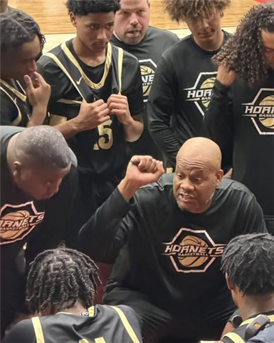 HORNETS BOYS BAKSETBALL